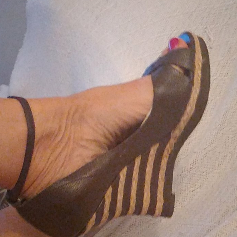 Shoes - Picture 4 of 4